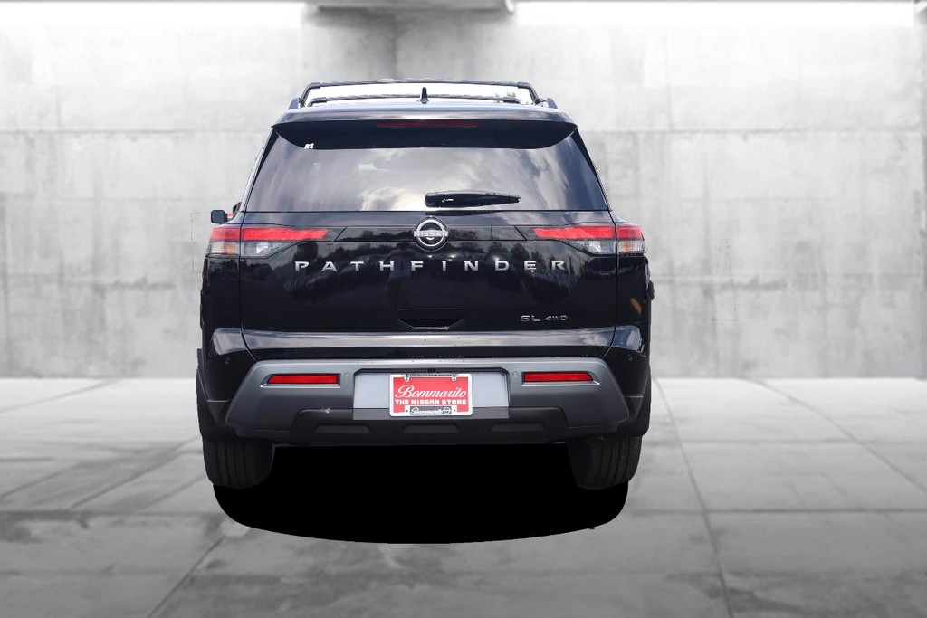 Nissan Pathfinder Vehicle Full-screen Gallery Image 6