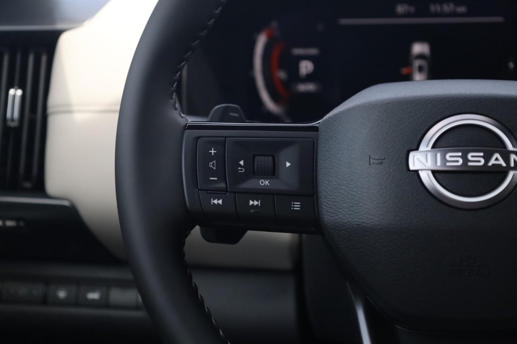 Nissan Pathfinder Vehicle Full-screen Gallery Image 10