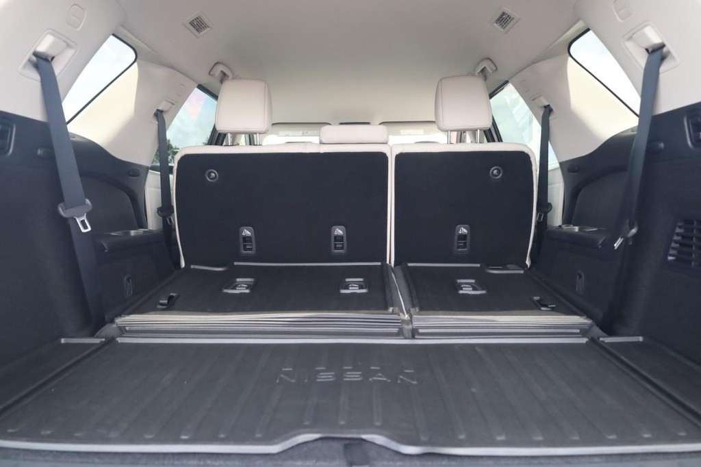 Nissan Pathfinder Vehicle Full-screen Gallery Image 24