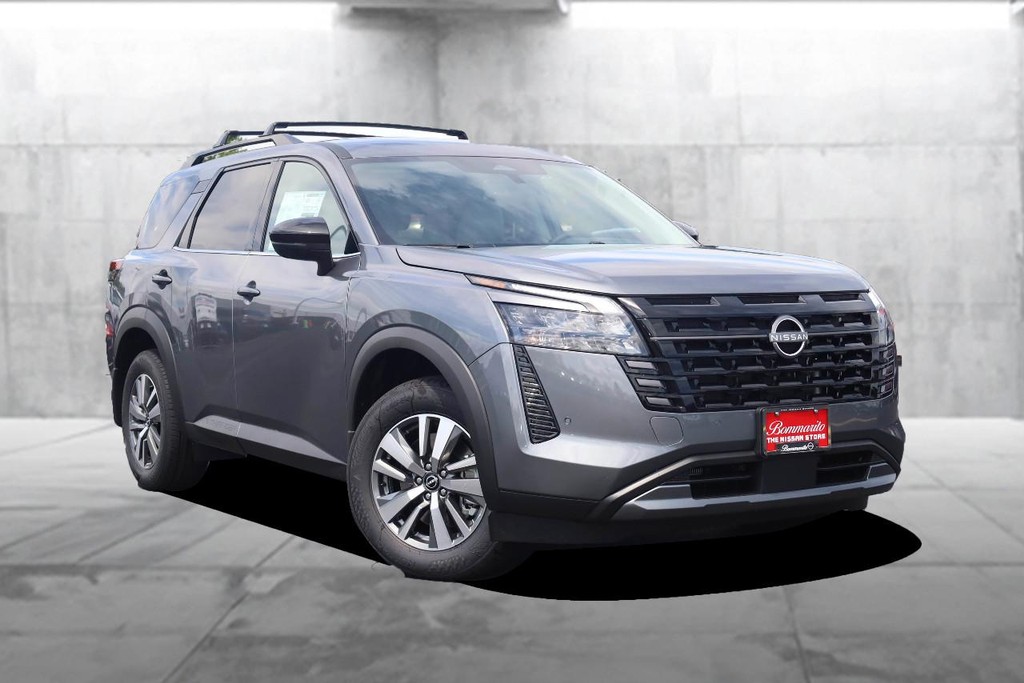 Nissan Pathfinder Vehicle Full-screen Gallery Image 2