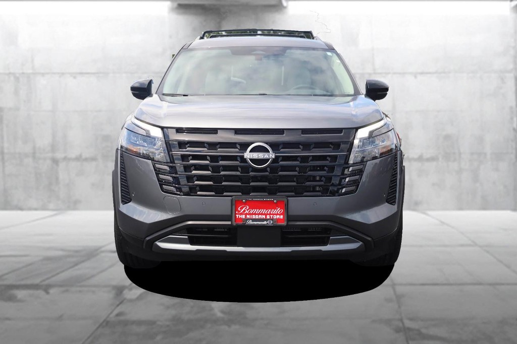 Nissan Pathfinder Vehicle Full-screen Gallery Image 4