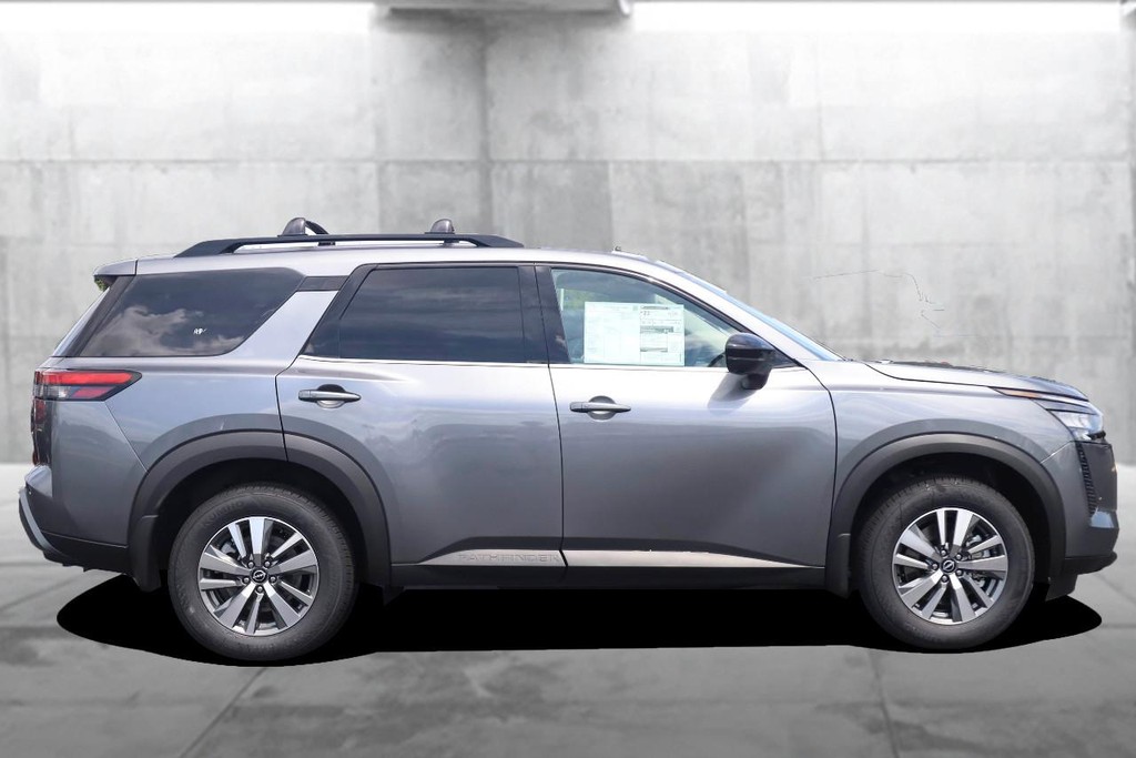 Nissan Pathfinder Vehicle Full-screen Gallery Image 5