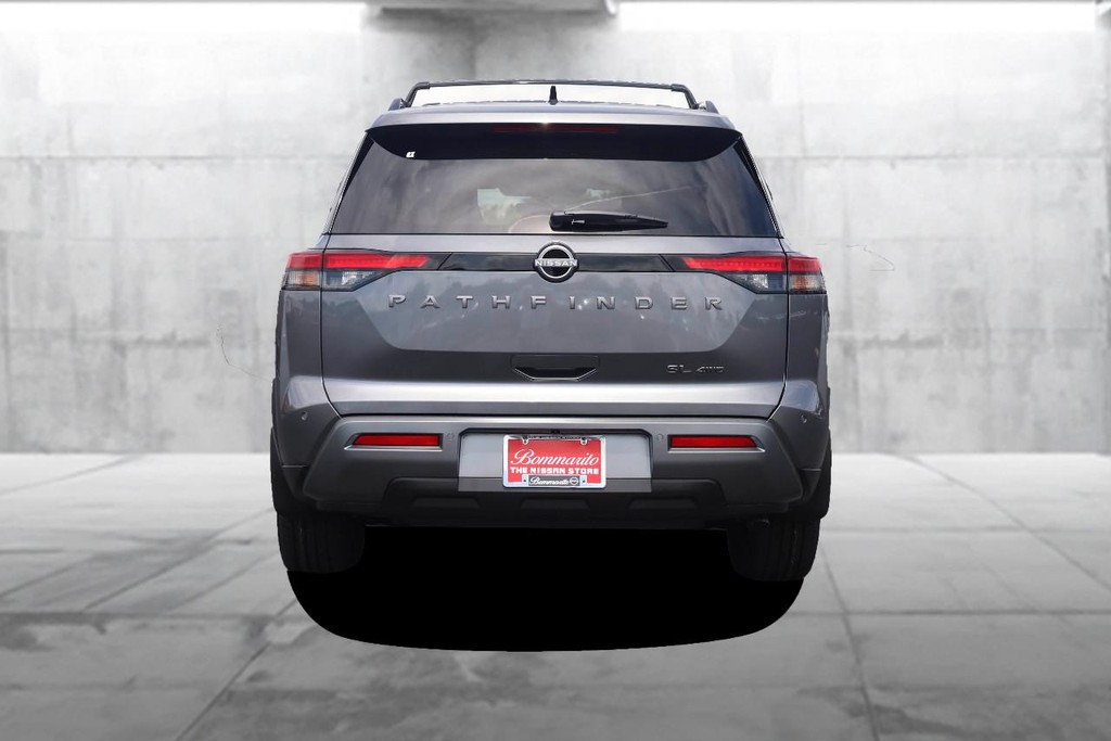 Nissan Pathfinder Vehicle Full-screen Gallery Image 6