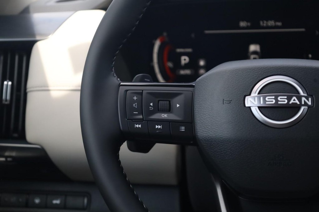 Nissan Pathfinder Vehicle Full-screen Gallery Image 10