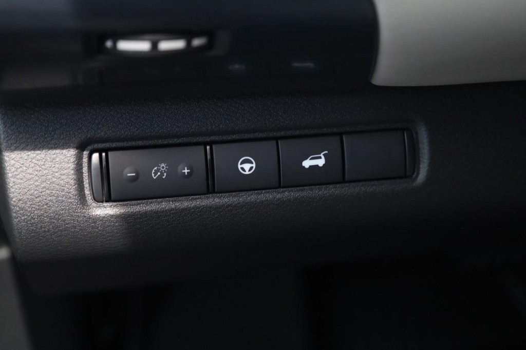 Nissan Pathfinder Vehicle Full-screen Gallery Image 12