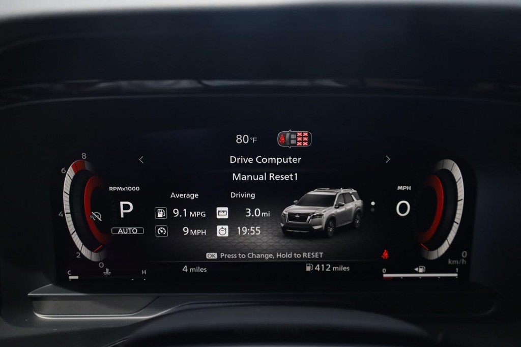 Nissan Pathfinder Vehicle Full-screen Gallery Image 13