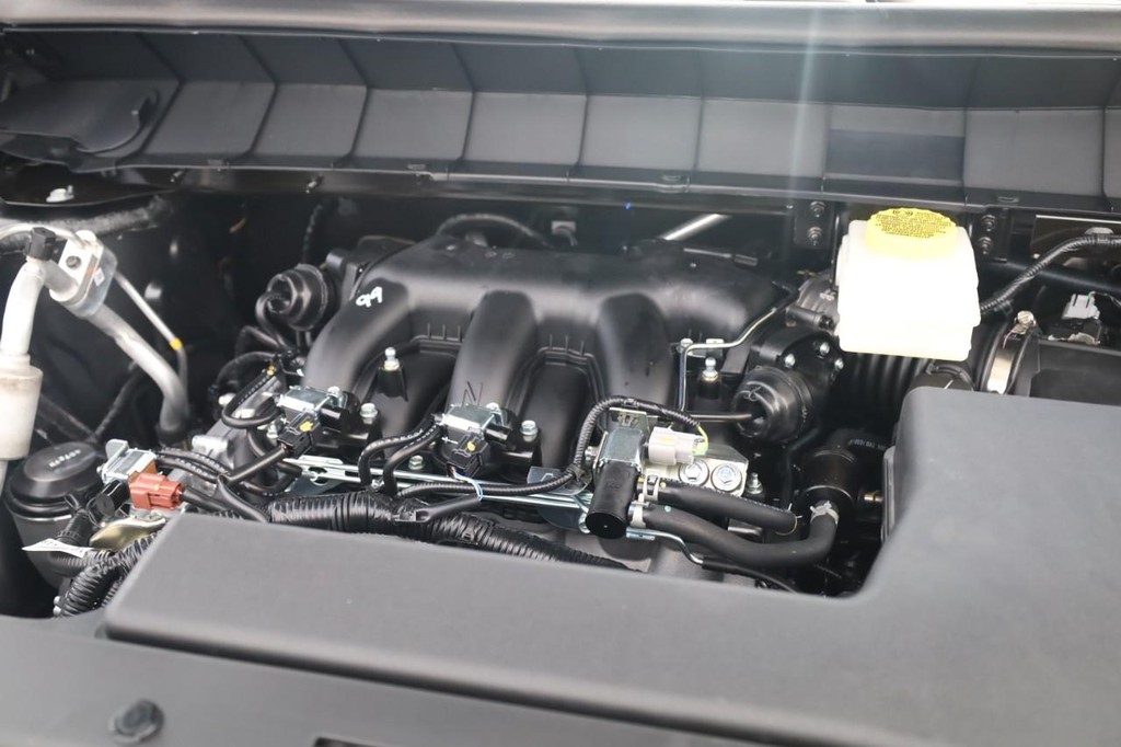 Nissan Pathfinder Vehicle Full-screen Gallery Image 25