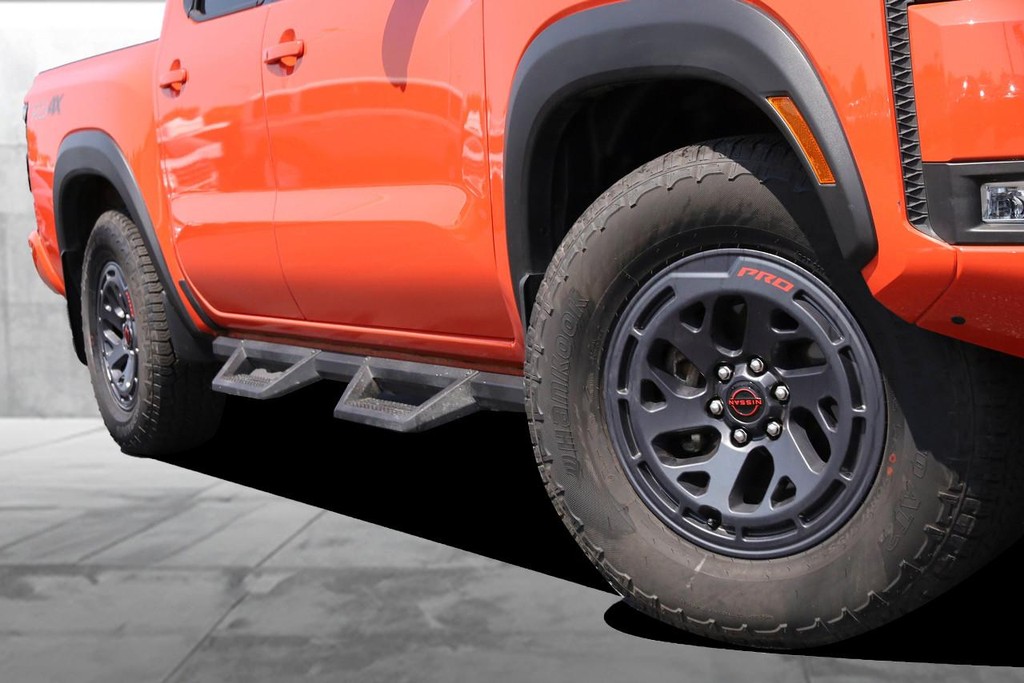 Nissan Frontier Vehicle Image 03