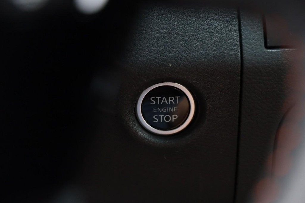 Nissan Frontier Vehicle Image 14