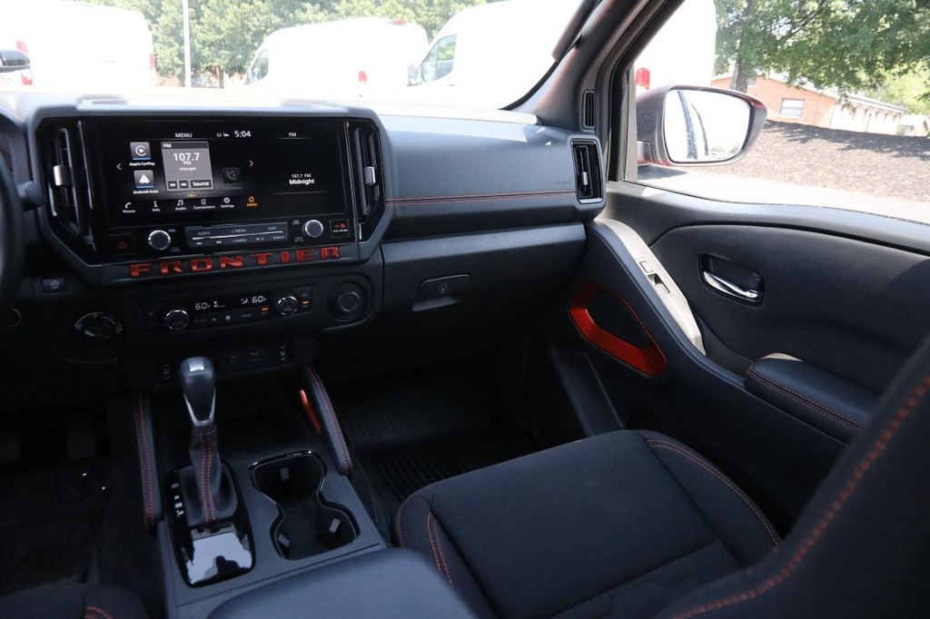 Nissan Frontier Vehicle Image 28