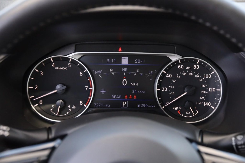Nissan Altima Vehicle Full-screen Gallery Image 14