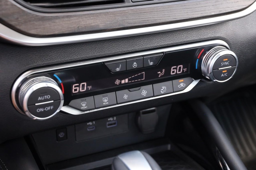 Nissan Altima Vehicle Full-screen Gallery Image 19