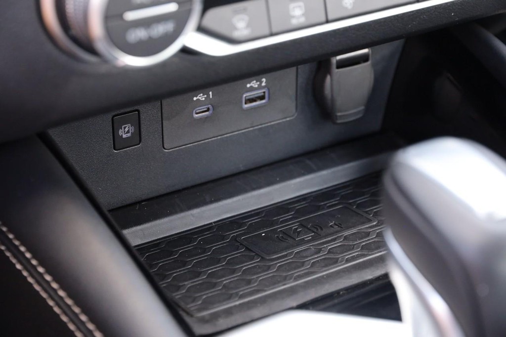 Nissan Altima Vehicle Full-screen Gallery Image 20