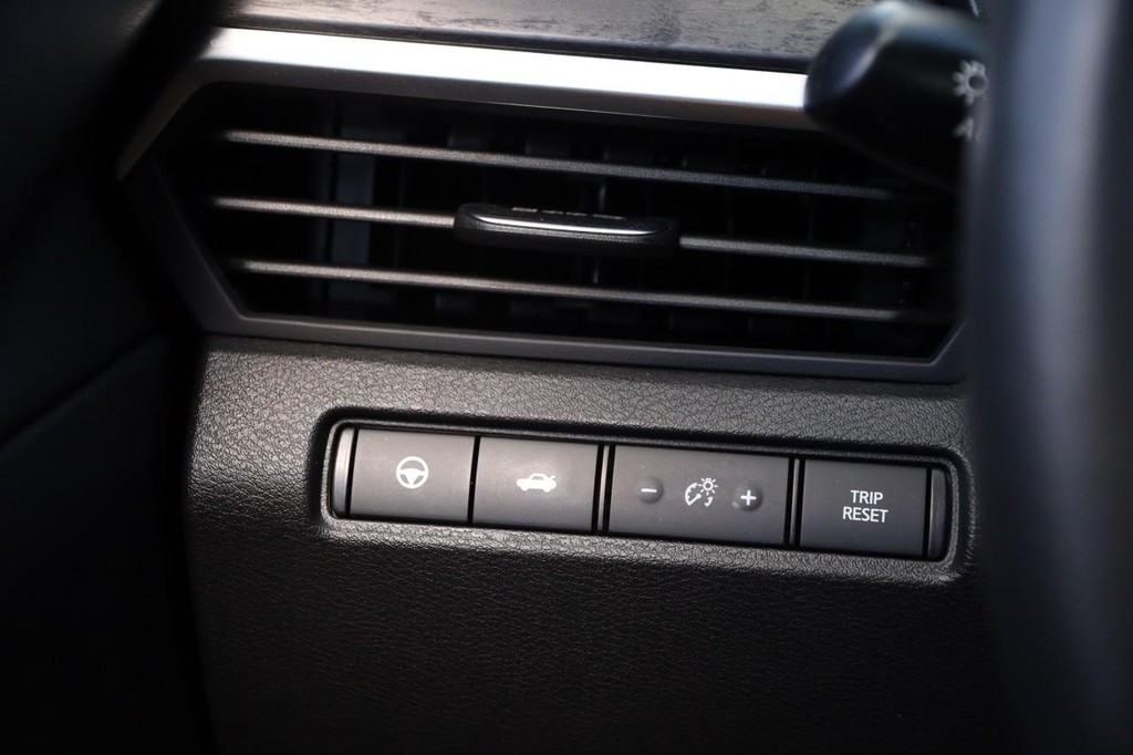Nissan Altima Vehicle Full-screen Gallery Image 22