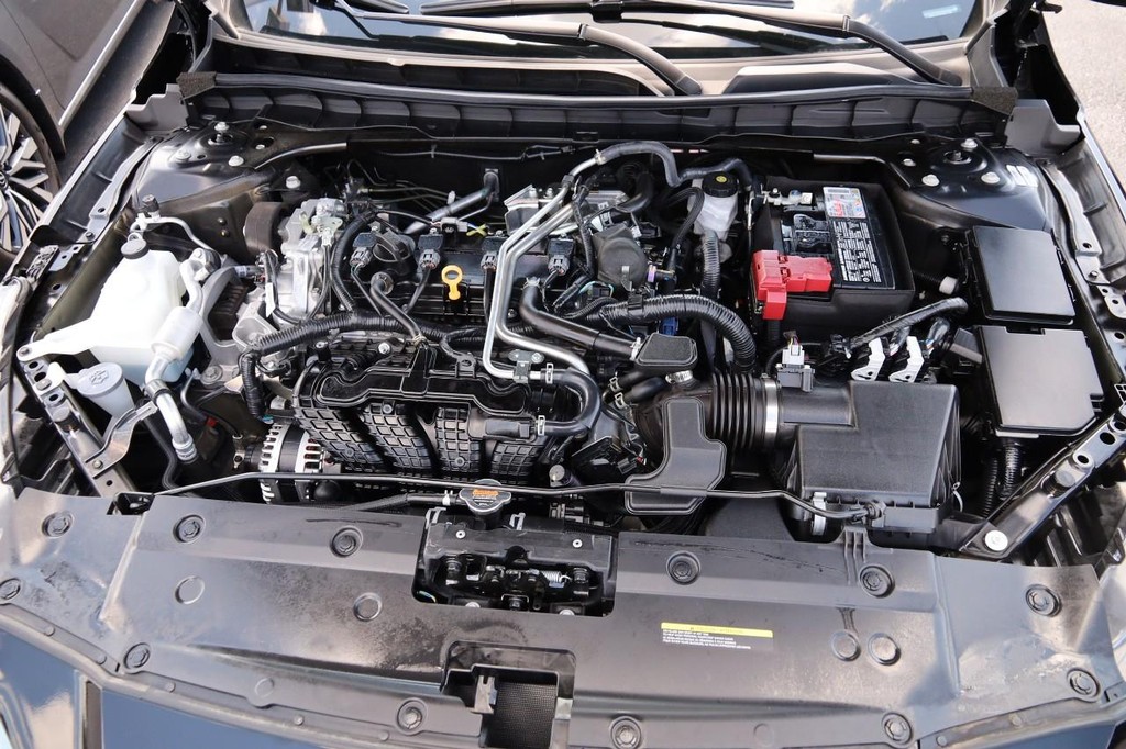 Nissan Altima Vehicle Full-screen Gallery Image 29