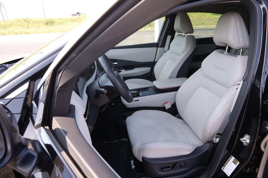 Nissan Ariya Vehicle Image 07