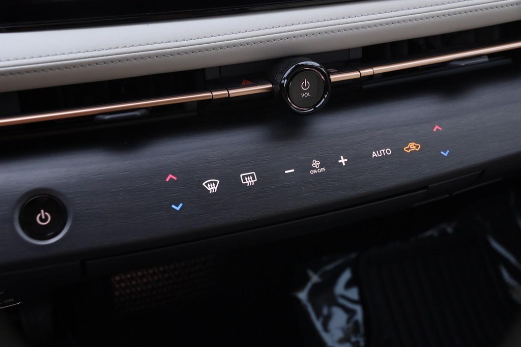 Nissan Ariya Vehicle Image 17