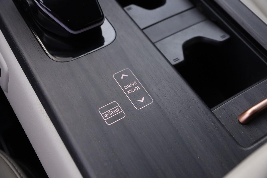 Nissan Ariya Vehicle Image 18