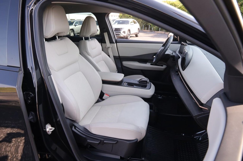Nissan Ariya Vehicle Image 25