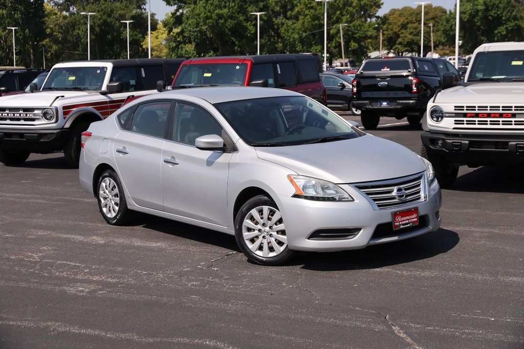 Nissan Sentra Vehicle Image 02