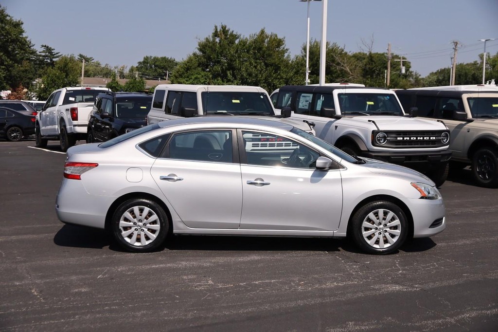 Nissan Sentra Vehicle Image 05