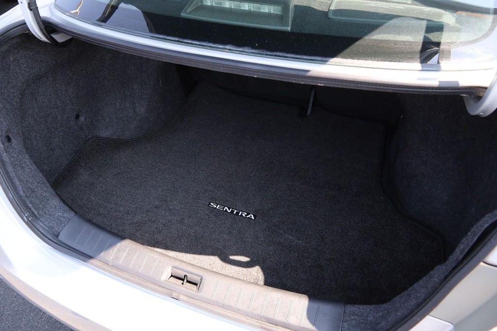 Nissan Sentra Vehicle Image 07
