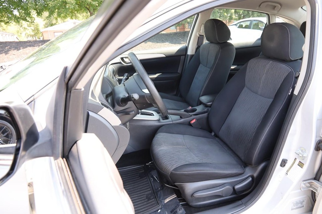 Nissan Sentra Vehicle Image 08