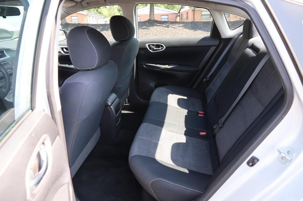 Nissan Sentra Vehicle Image 09