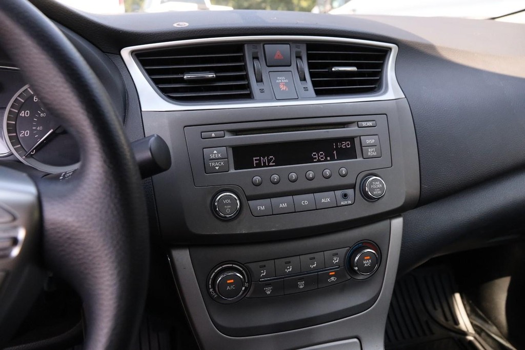 Nissan Sentra Vehicle Image 14