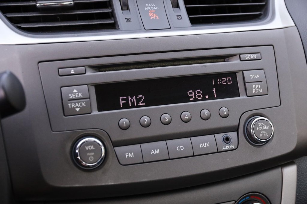 Nissan Sentra Vehicle Image 15