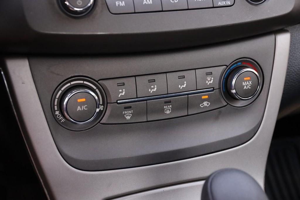 Nissan Sentra Vehicle Image 16