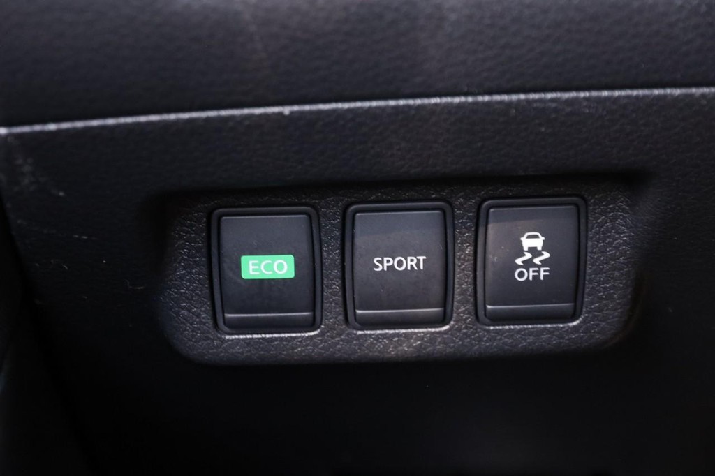 Nissan Sentra Vehicle Image 17