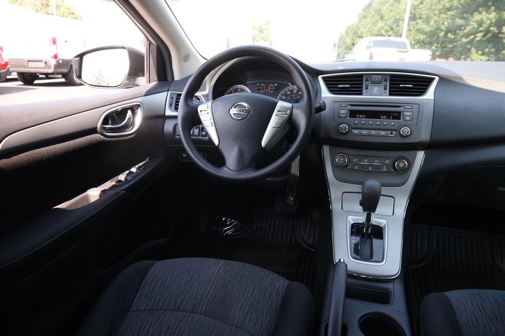 Nissan Sentra Vehicle Image 20