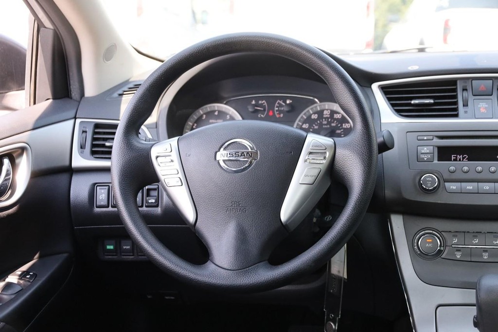 Nissan Sentra Vehicle Image 21