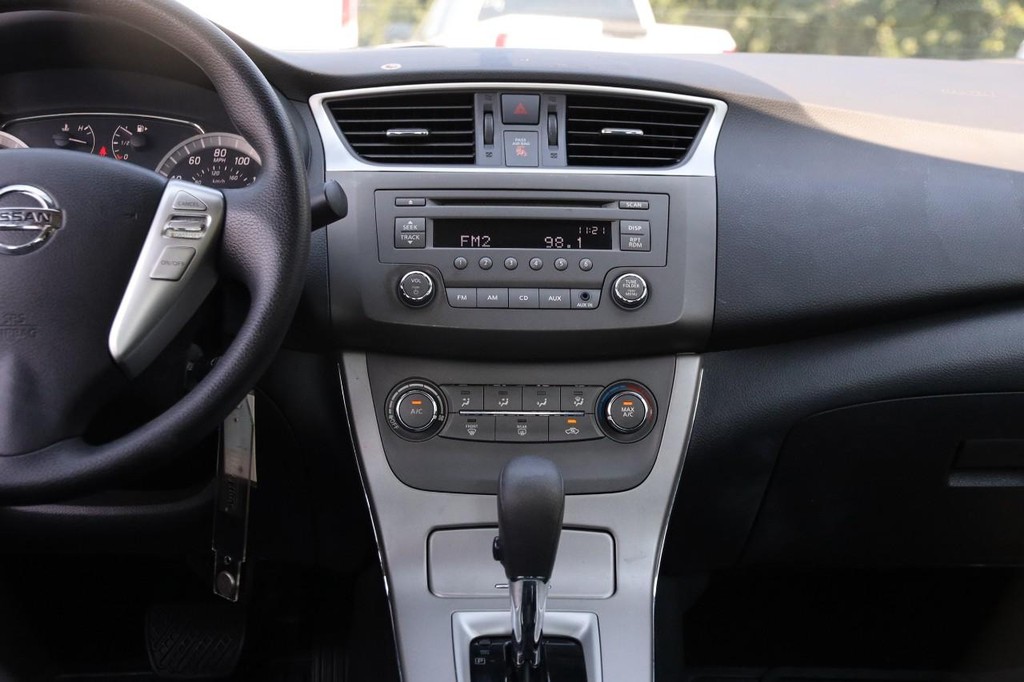 Nissan Sentra Vehicle Image 22