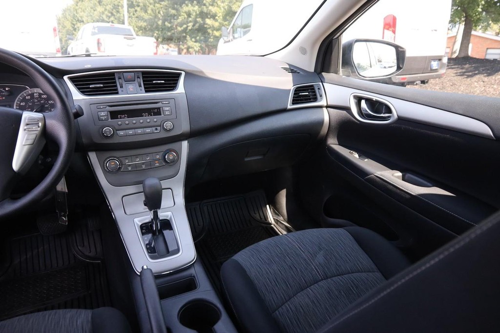 Nissan Sentra Vehicle Image 23
