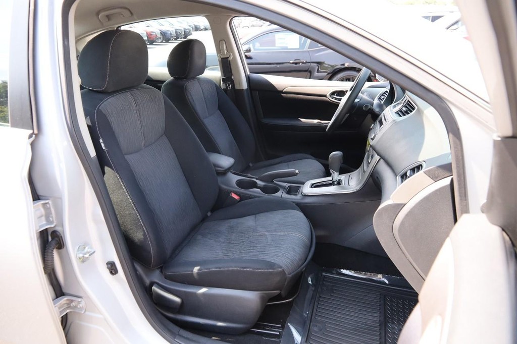 Nissan Sentra Vehicle Image 24