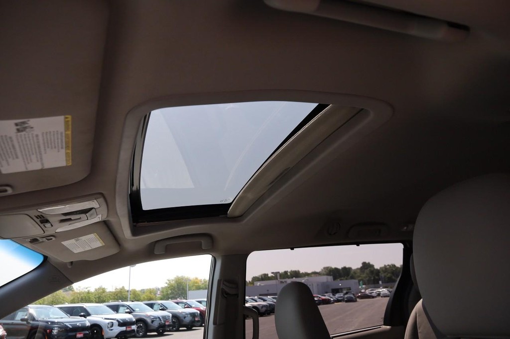 Toyota Sienna Vehicle Full-screen Gallery Image 9