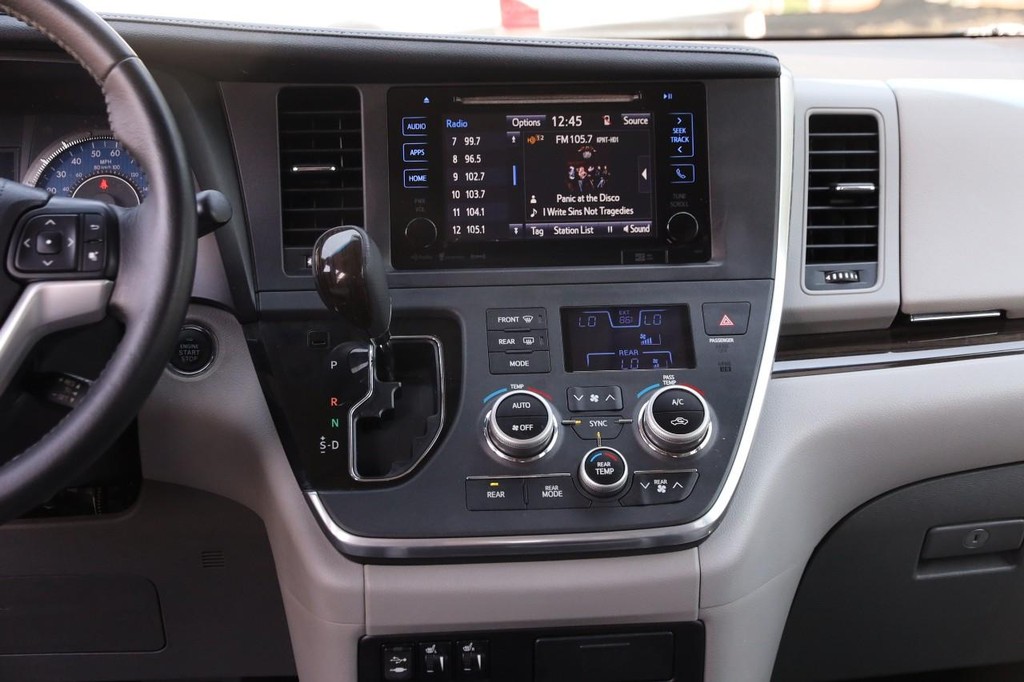 Toyota Sienna Vehicle Full-screen Gallery Image 26