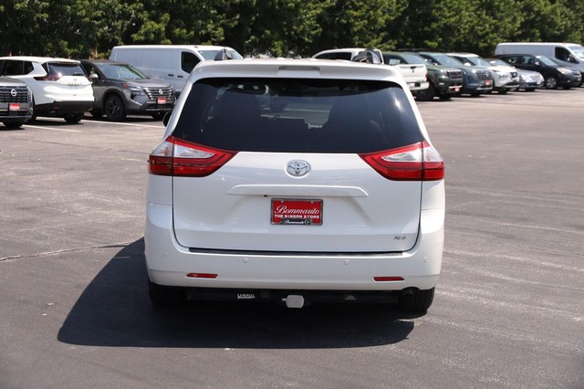 Toyota Sienna Vehicle Image 06