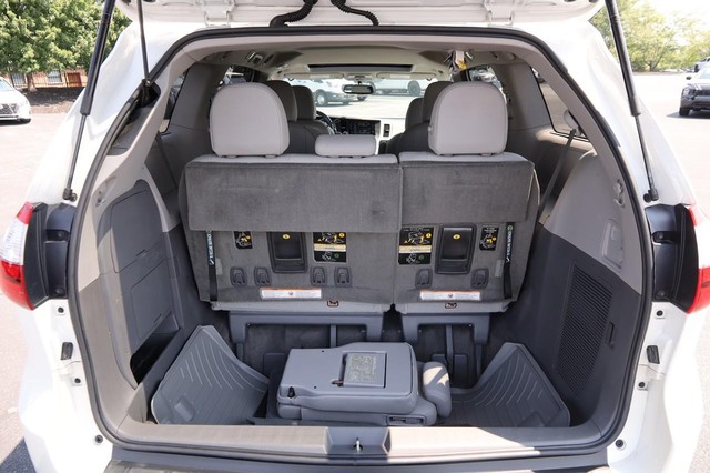 Toyota Sienna Vehicle Image 07