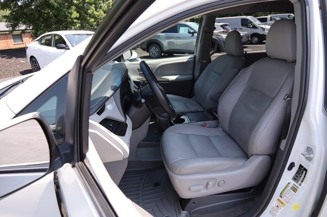 Toyota Sienna Vehicle Image 10