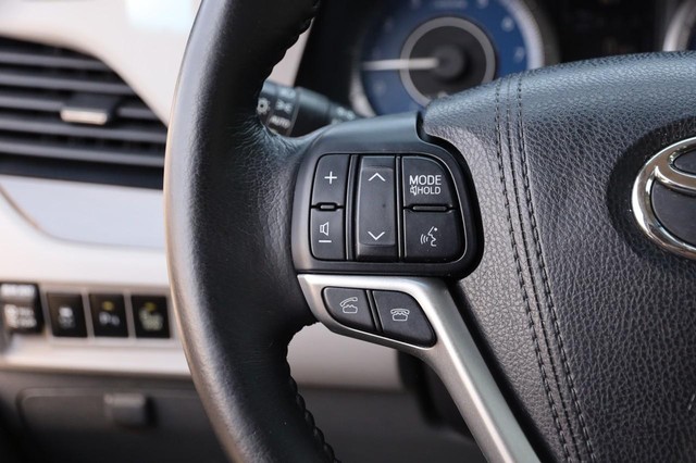 Toyota Sienna Vehicle Image 14