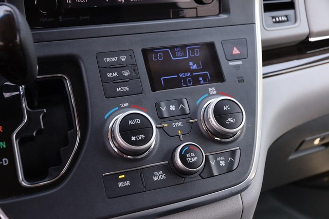 Toyota Sienna Vehicle Image 20
