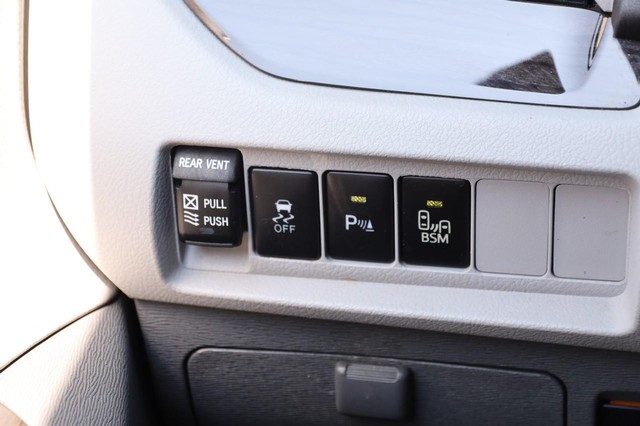 Toyota Sienna Vehicle Image 22