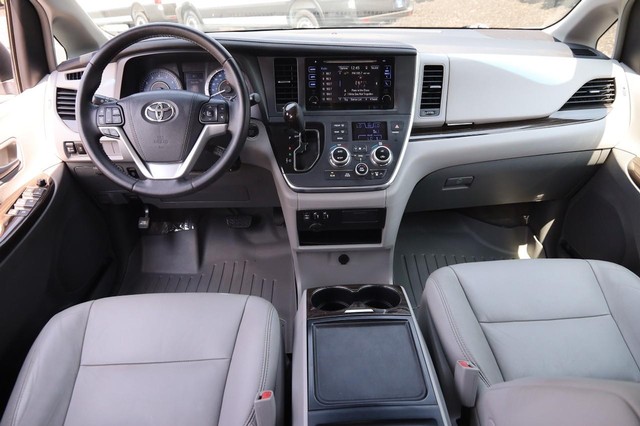 Toyota Sienna Vehicle Image 23