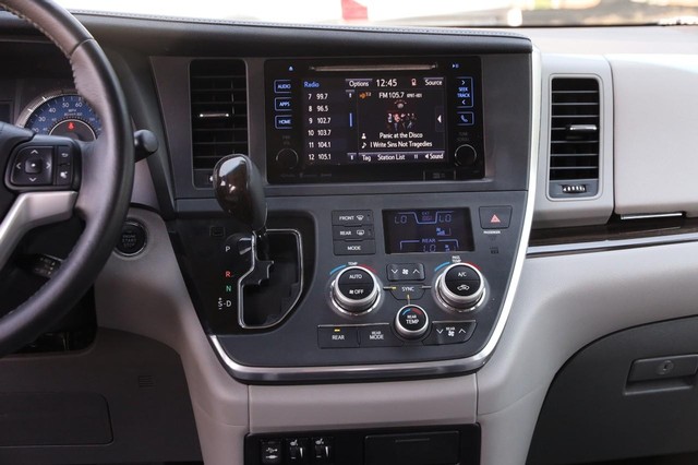 Toyota Sienna Vehicle Image 26