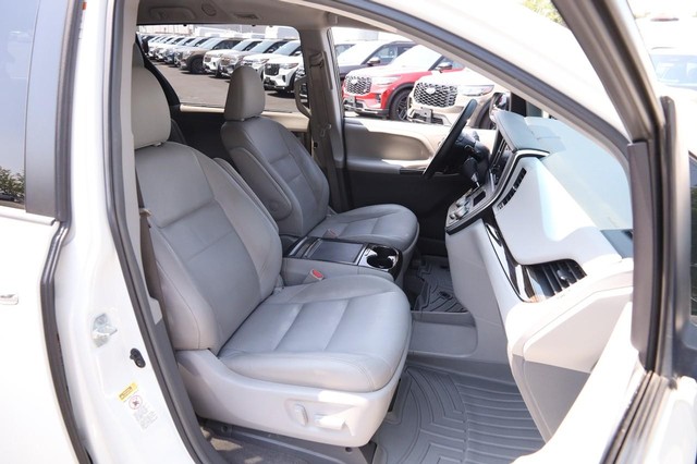 Toyota Sienna Vehicle Image 28