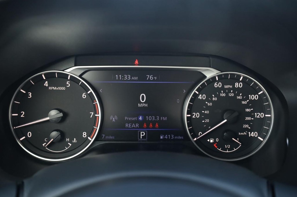 Nissan Altima Vehicle Full-screen Gallery Image 13