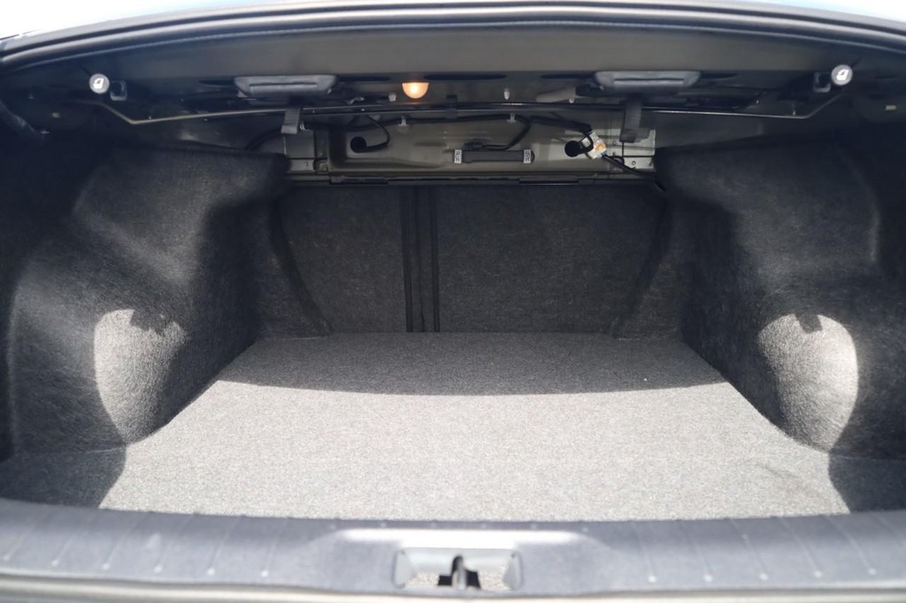 Nissan Altima Vehicle Full-screen Gallery Image 25